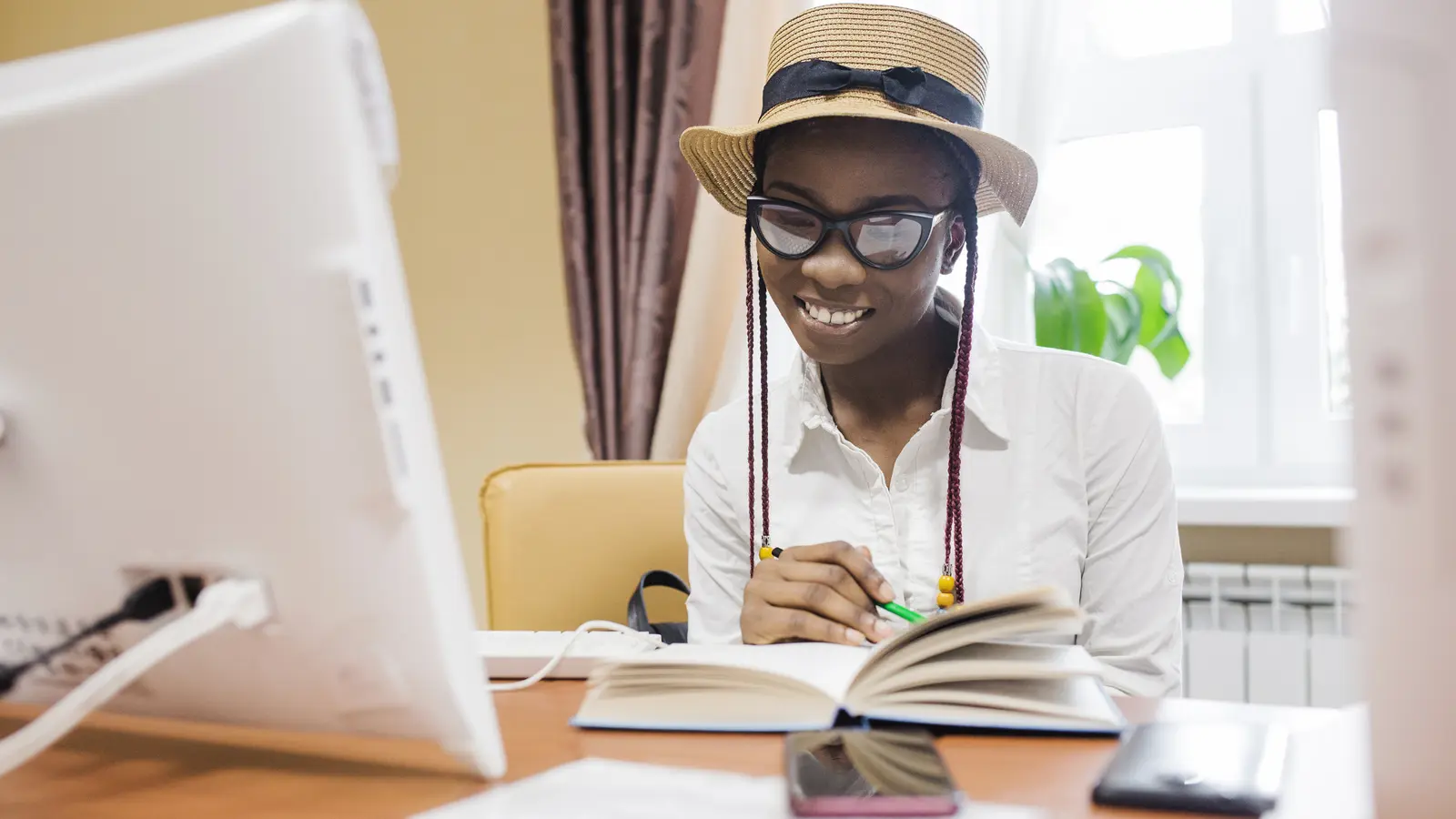 Learner improving professional communication through an online class