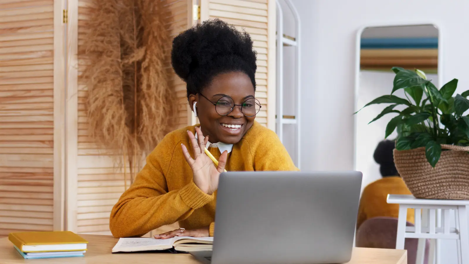 Student joining a live online lesson from home
